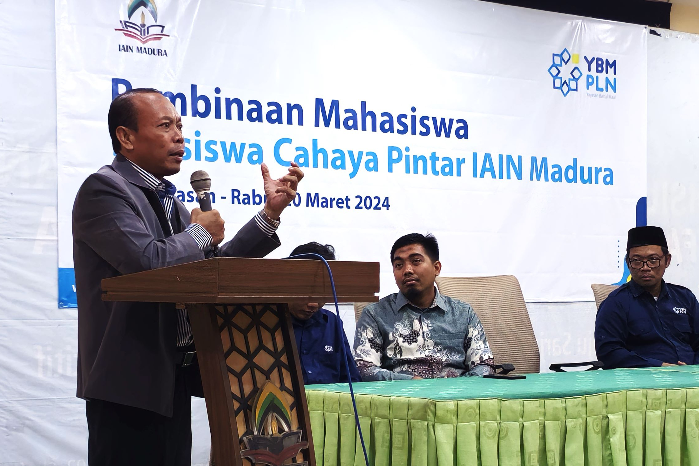 Pembinaan Mahasiswa Penerima Beasiswa Cahaya Pintar IAIN Madura oleh YBM PLN